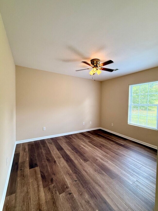 Building Photo - 1572-MF2-E4