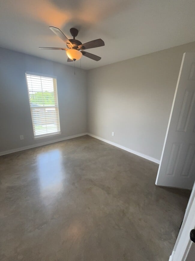 Building Photo - 1502 Arcadia Ln