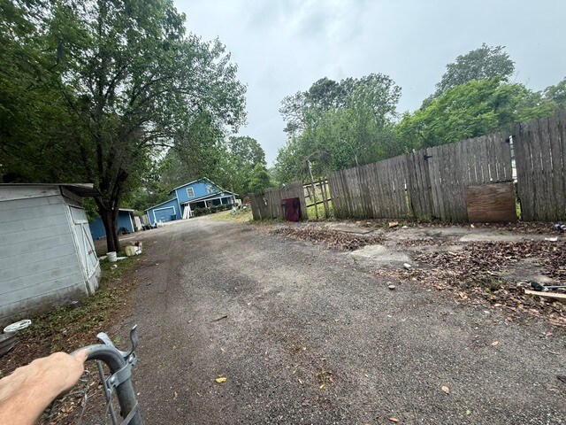 Building Photo - 302 Bernard Rd