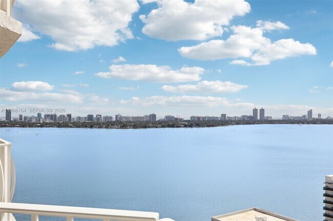 Building Photo - 7601 E Treasure Dr