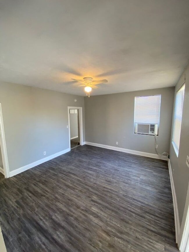 Building Photo - Spacious 3 Bedroom 1 Bathroom Home Located In St. Petersburg, Florida