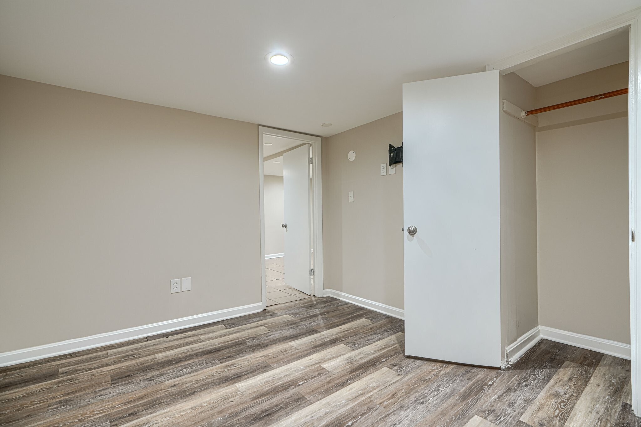 Building Photo - 4041 Wilkens Ave
