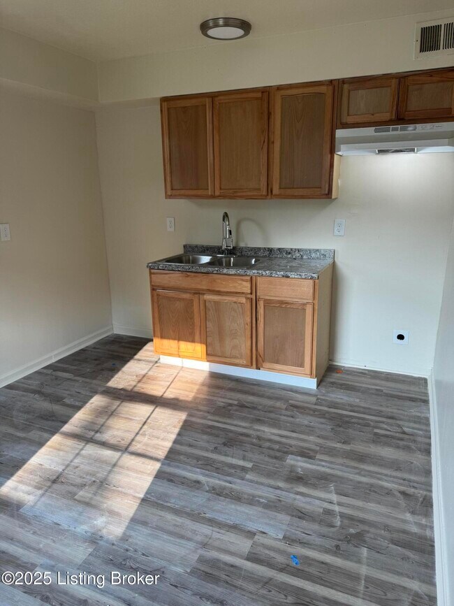 Building Photo - 10318 Greentree Ln