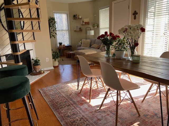 Building Photo - 230 S Cedar St