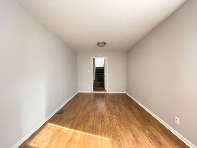 Building Photo - 118 N Martin St
