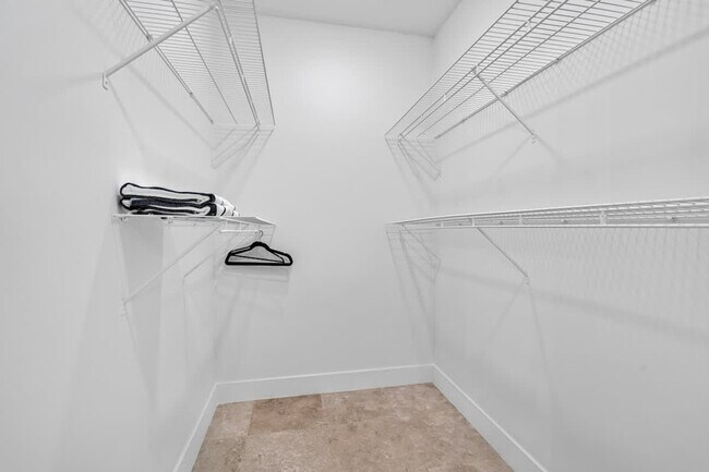 Building Photo - 704 NE 2nd St