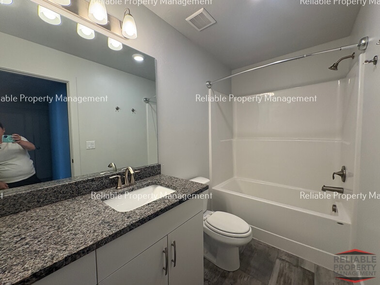 Building Photo - 144 S Emery Ln