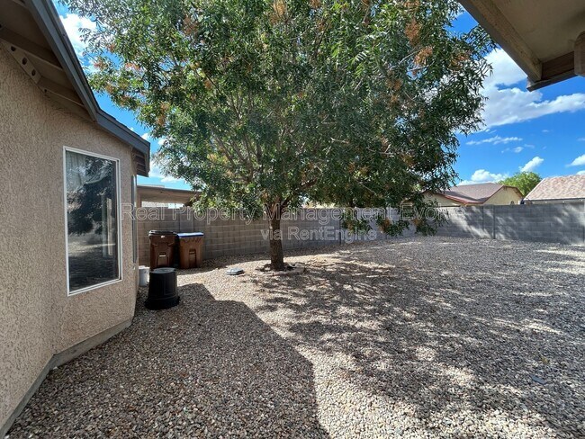 Building Photo - 4926 E Whitehall Dr