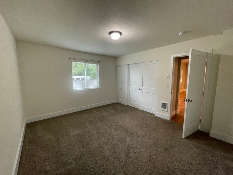 Building Photo - 627 N 3rd St