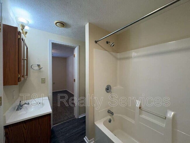 Building Photo - 609 1/2 South Crystal Street