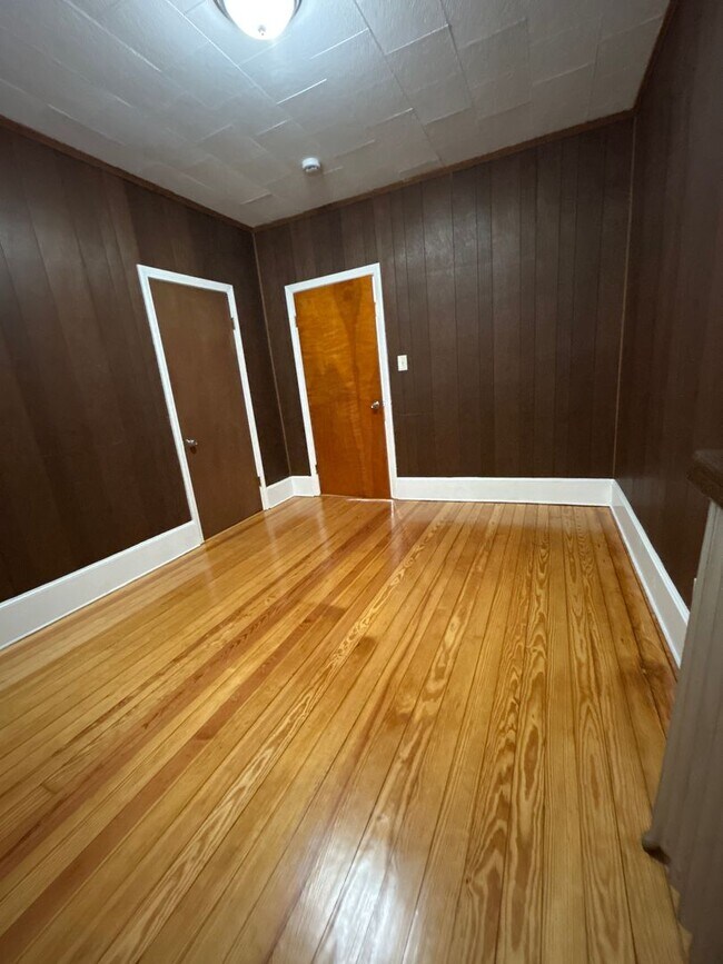 Building Photo - 72-74 Maple St