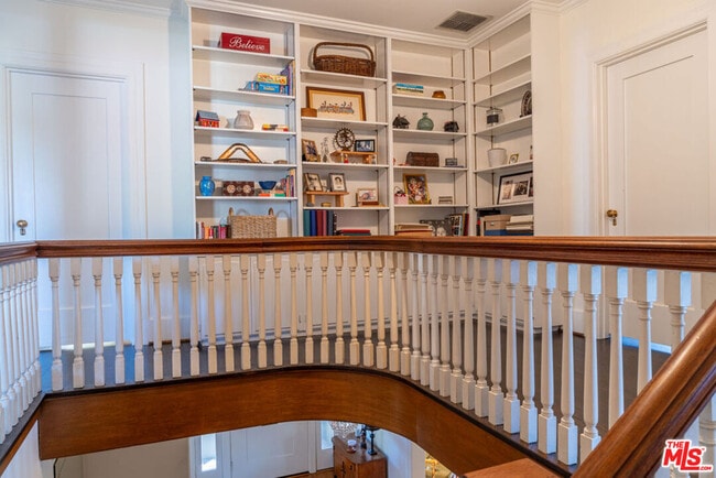 Building Photo - 149 N Van Ness Ave