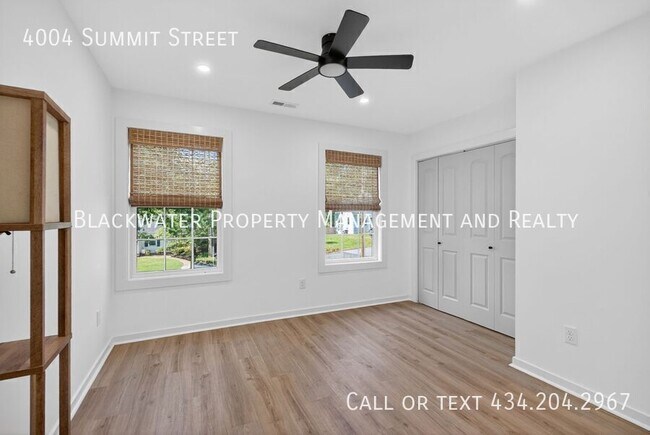 Building Photo - 4004 Summit St