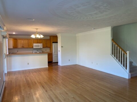 Building Photo - 8 Thrush Ln