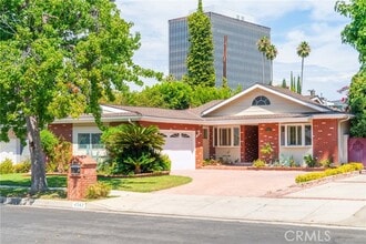 Building Photo - 4542 Collett Ave