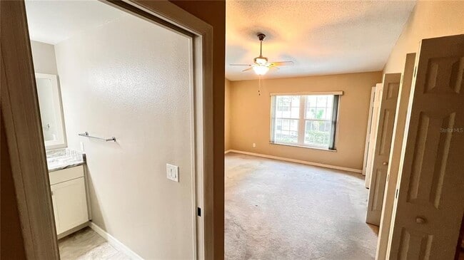 Building Photo - 5167 Lazy Oaks Dr