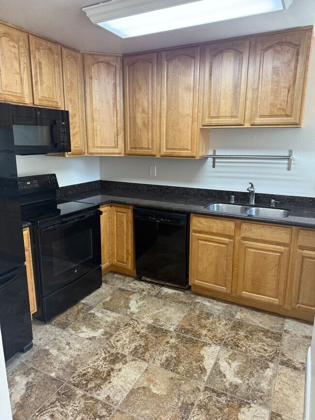 Building Photo - SPACIOUS 2 BEDROOM, 2 BATHROOM UPSTAIRS UN...