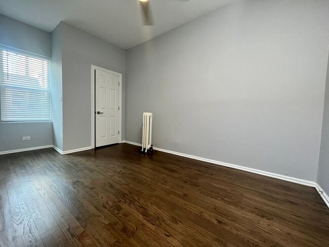 Building Photo - Logan Square 2BR with In-Unit Laundry + WiFi