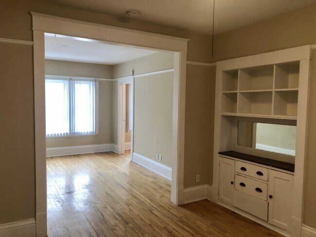 Primary Photo - 504 N Asbury St
