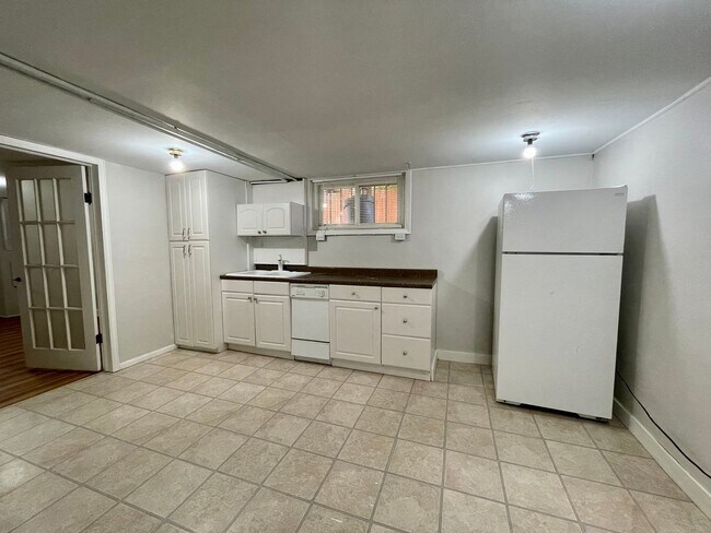 Building Photo - $0 DEPOSIT OPTION, NEW PAINT, TRADITIONAL BRICK HOME, WALKING DISTANCE TO DU!! LARGE BACKYARD, DE...