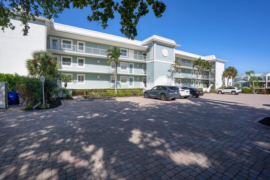 Building Photo - 1120 Little Neck Ct