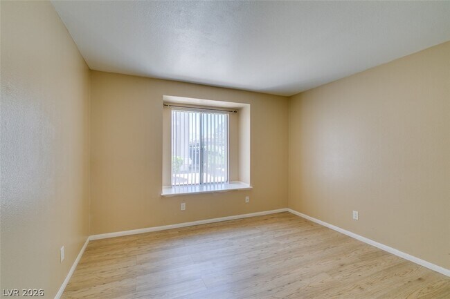 Building Photo - 7300 W Pirates Cove Rd