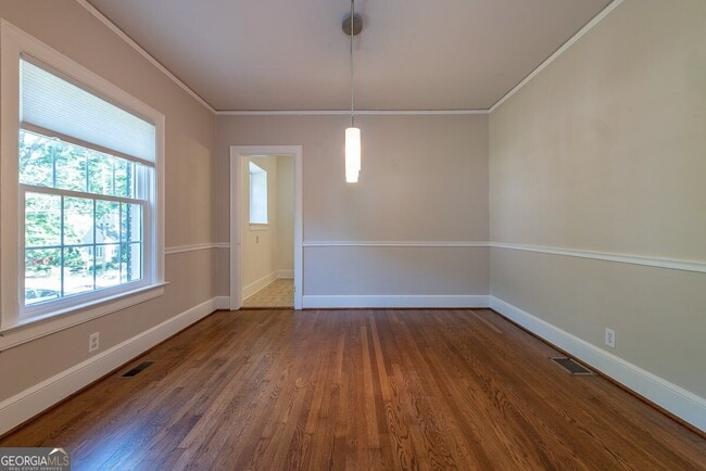 Building Photo - 208 Shadowmoor Dr