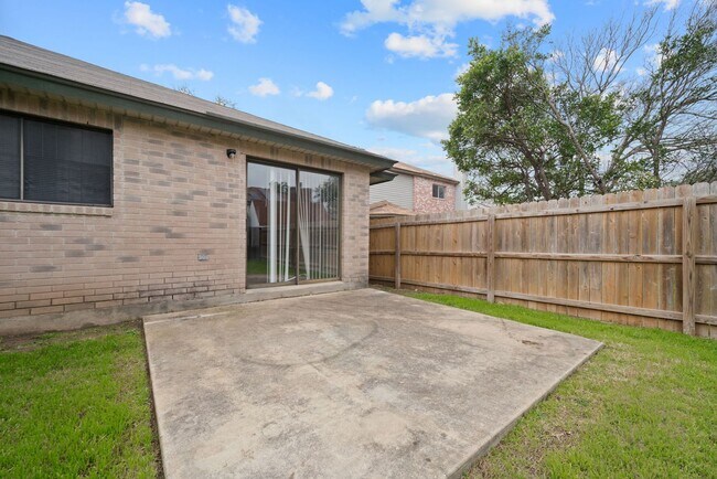 Building Photo - 3 Bedroom/2 Bath Regency Meadow Subdivision