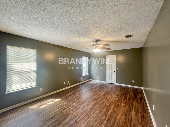 Building Photo - 3931 Hunters Lake Cir W
