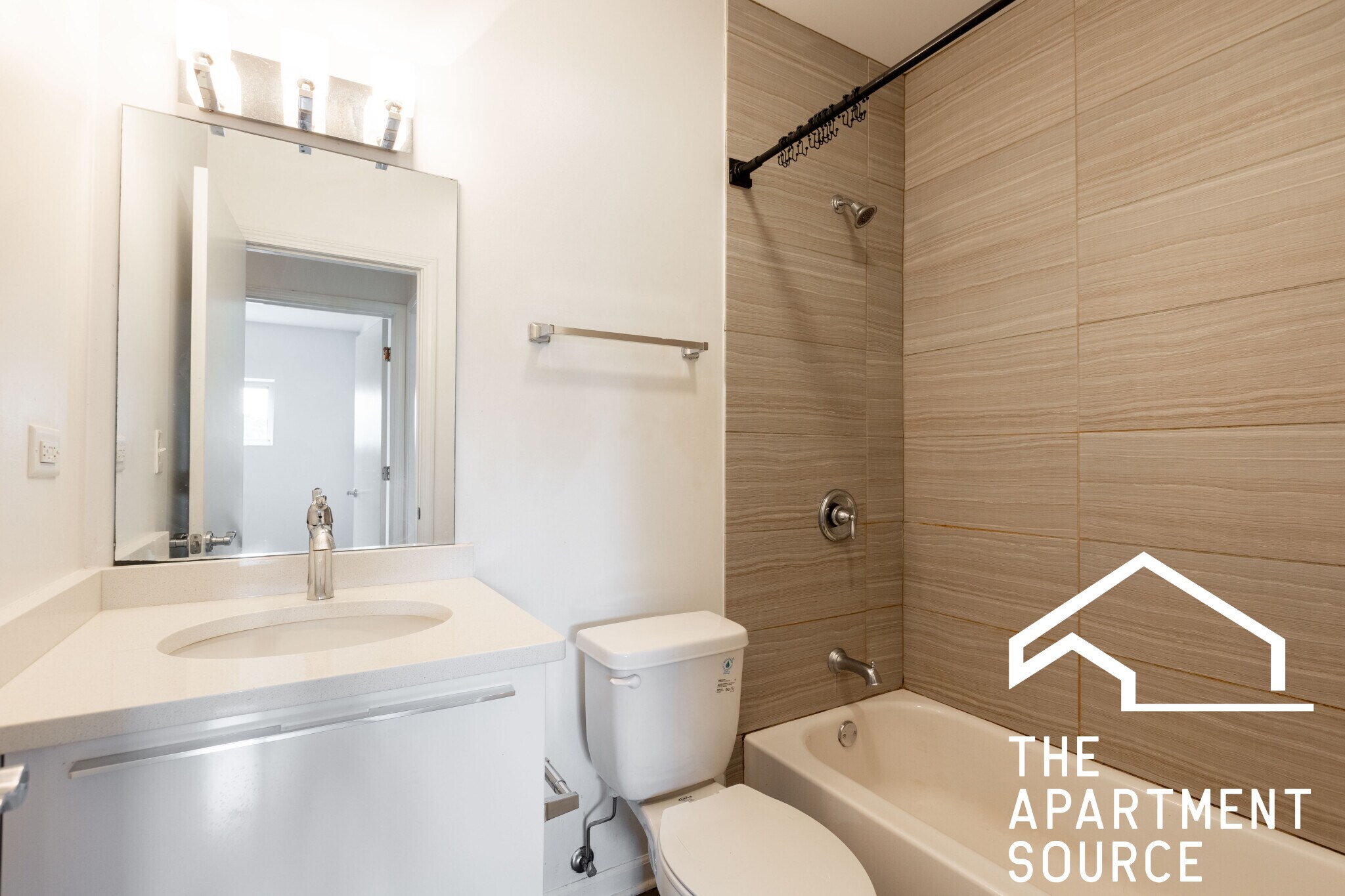 Building Photo - 2700 W North Ave