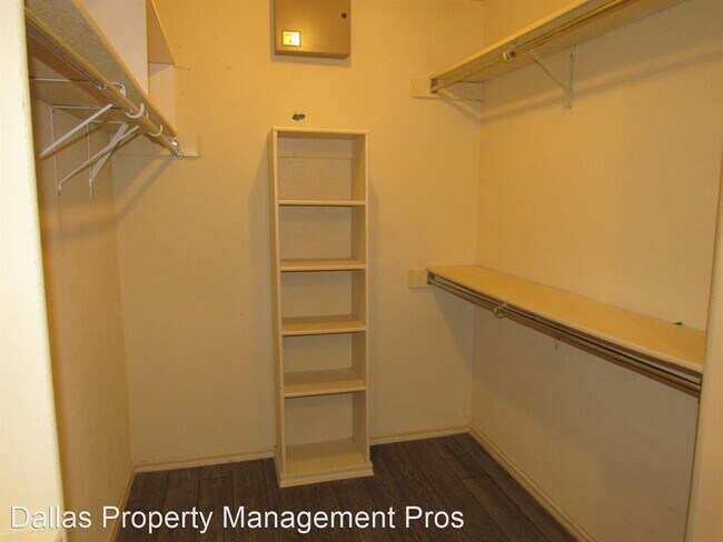 Building Photo - 2204 Woodburn Corners