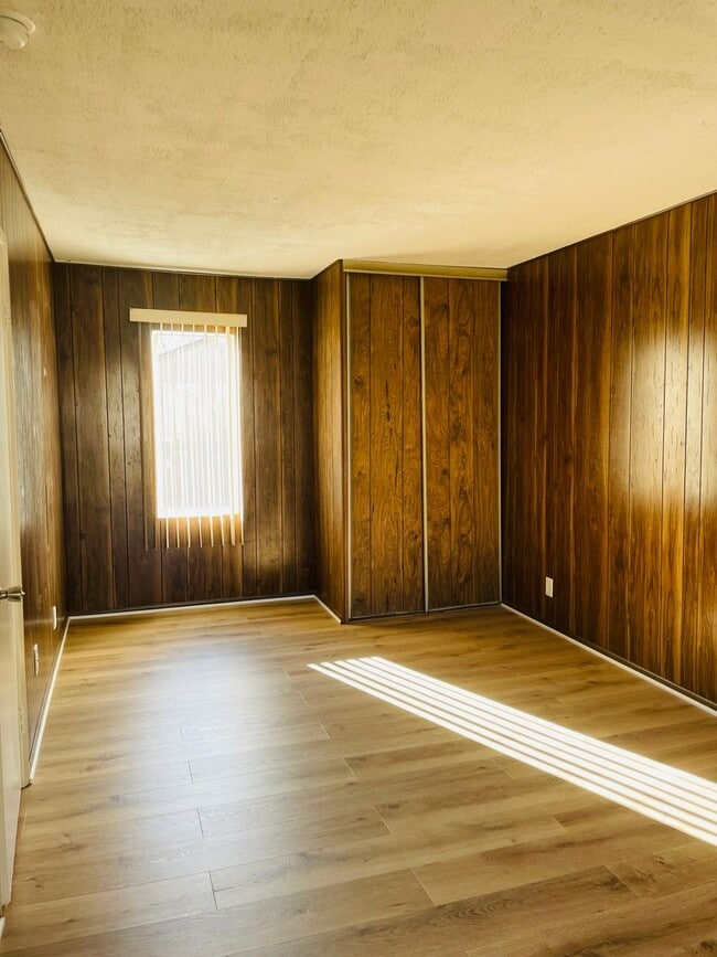 Building Photo - Renovated 3-bedroom townhouse in Todd Ranch with garage and spacious yard