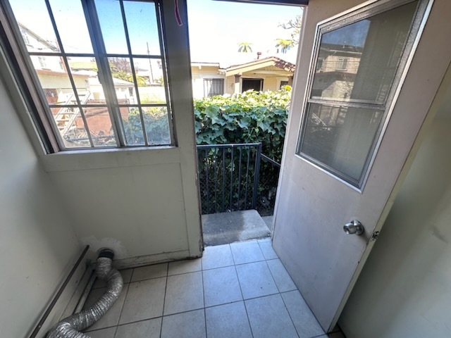 Laundry room - 543 N Westmoreland Ave