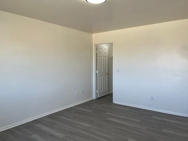 Building Photo - 3 bedroom 2 bathroom home available in Apple Valley!