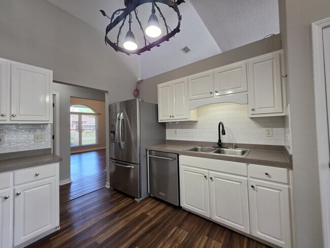 Building Photo - 2295 Heritage Cir
