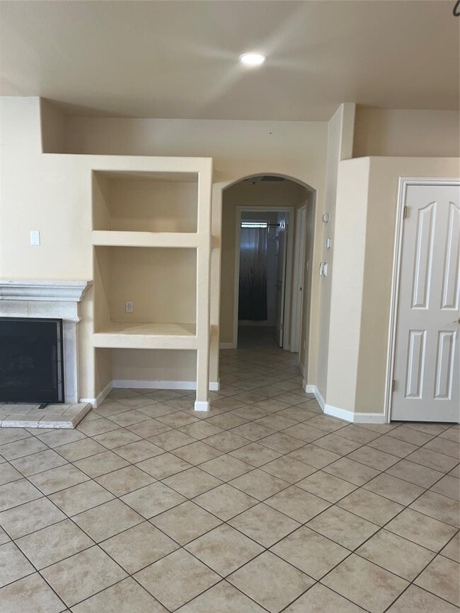 Building Photo - 1704 Ascot Ln
