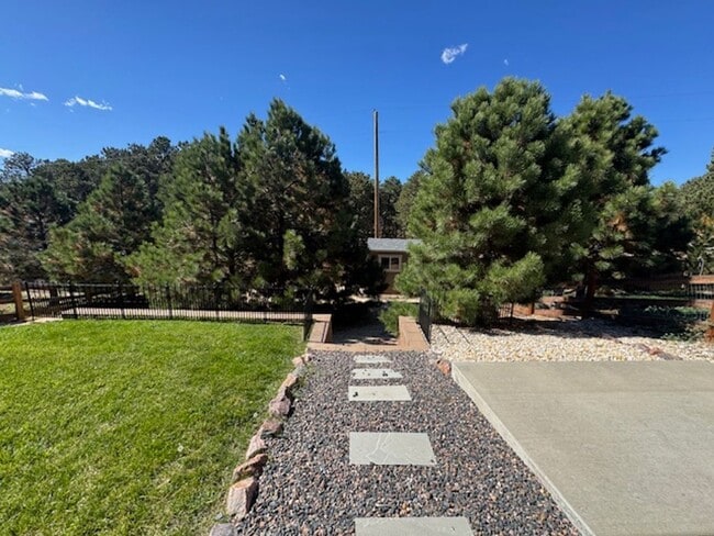 Building Photo - Nearly New 3-Bedroom Home in Beautiful Mon...