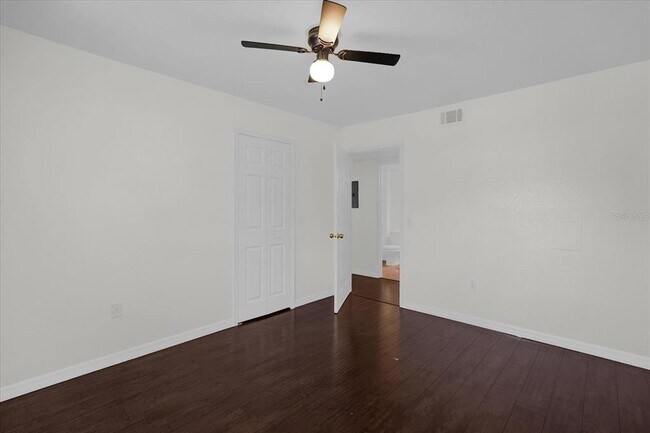 Building Photo - 13953 Fairway Island Dr