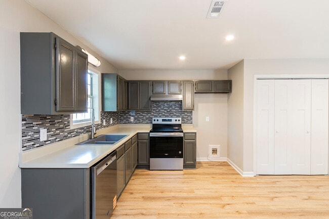 Building Photo - 2223 Papp Dr