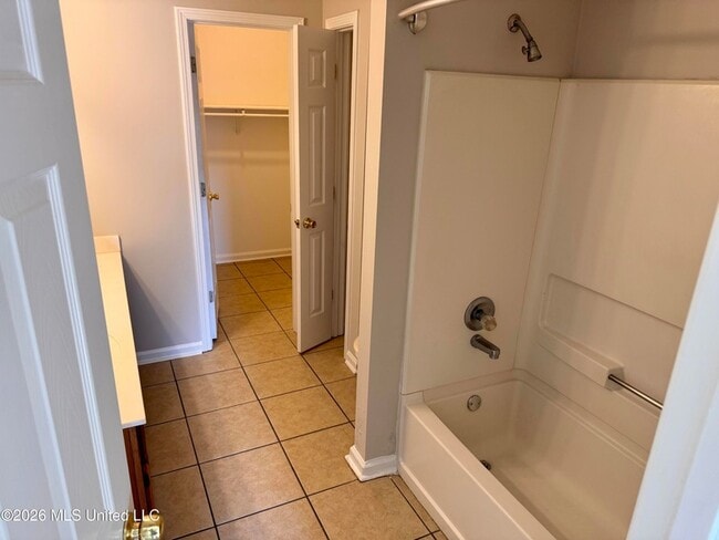 Building Photo - 7011 Hampton Dr