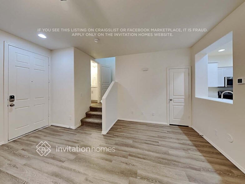 Building Photo - 114 E Palomino Dr