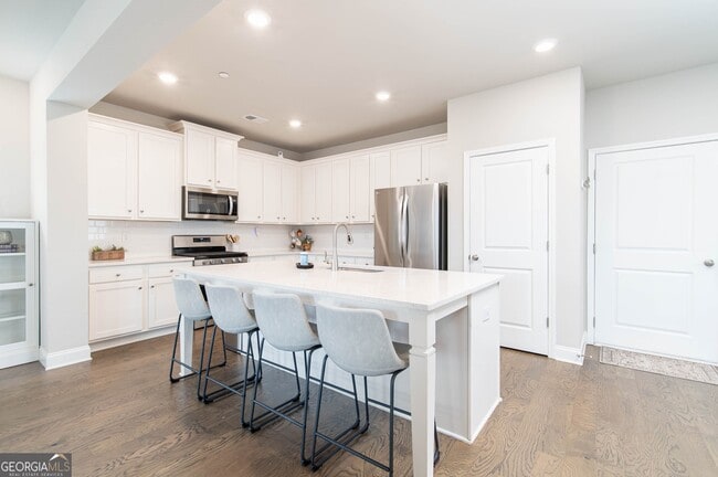 Building Photo - 831 Corsiglia Farm