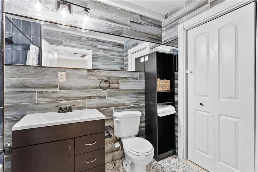 Building Photo - 867 Beecher St SW