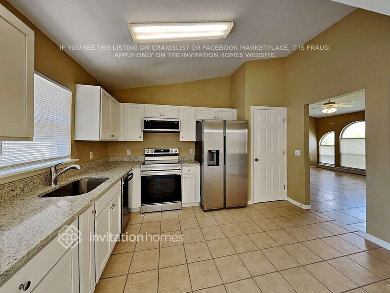 Building Photo - 703 Martin Ln