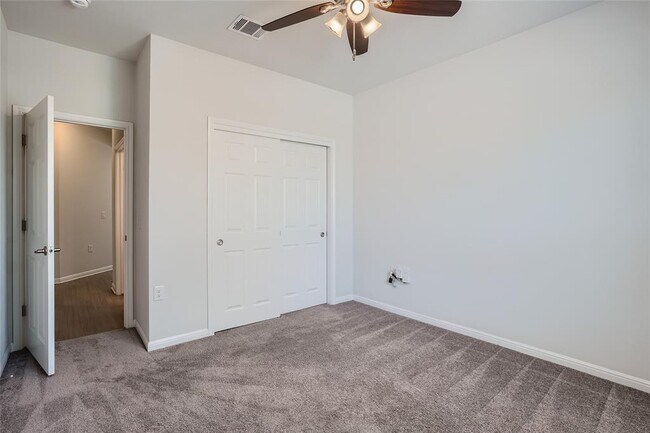 Building Photo - 821 Durness Dr