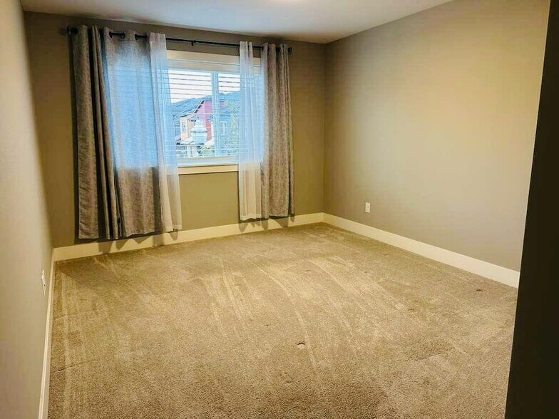 Building Photo - 11805 NE 108th St