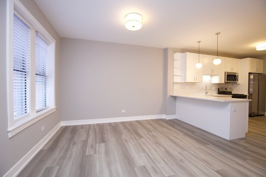 Building Photo - 3934 N Janssen Ave