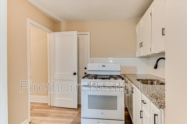 Building Photo - 1026 Weston St