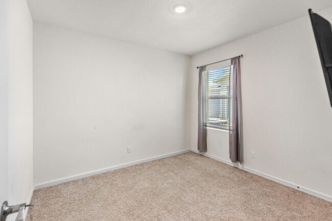Building Photo - 11044 SW Vasari Way