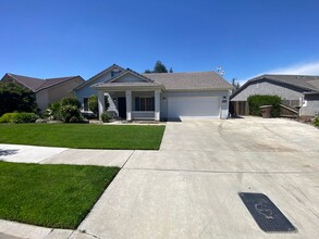 Building Photo - Lovely 2 bedroom, 2 bath home on Dolcetto Court coming soon!